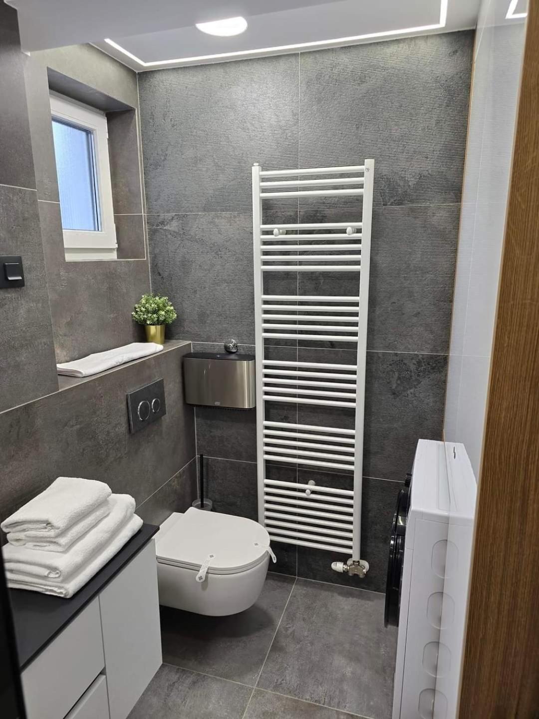 דירות Osijek Luxury Center - Self Check In, Free Private Parking, Ulica Ivana Gundulica 82 מראה חיצוני תמונה