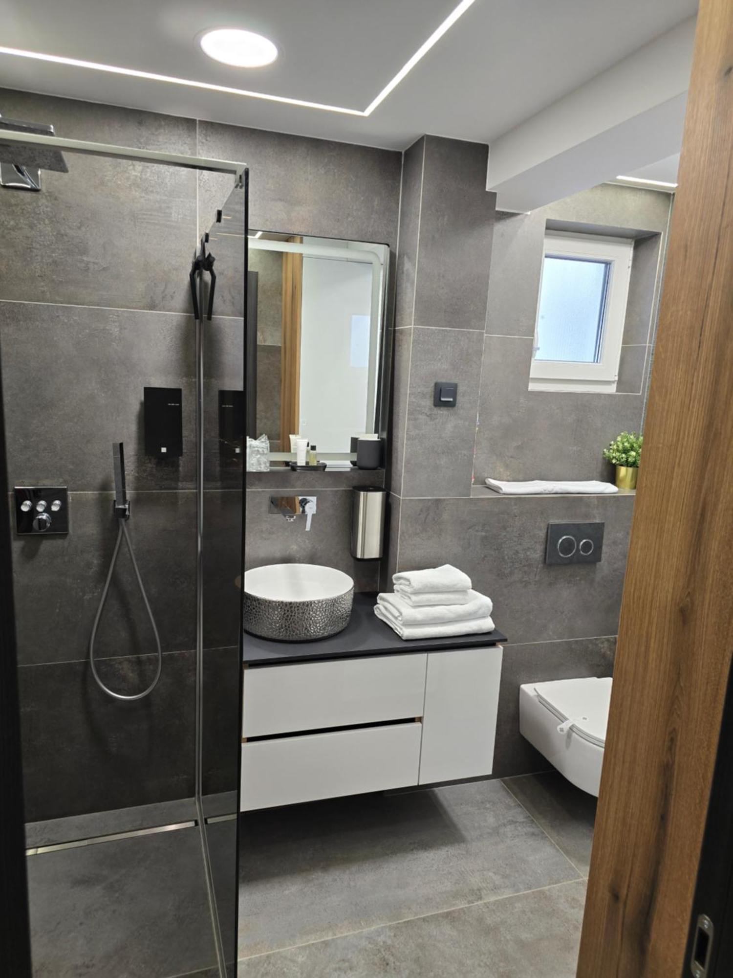דירות Osijek Luxury Center - Self Check In, Free Private Parking, Ulica Ivana Gundulica 82 מראה חיצוני תמונה